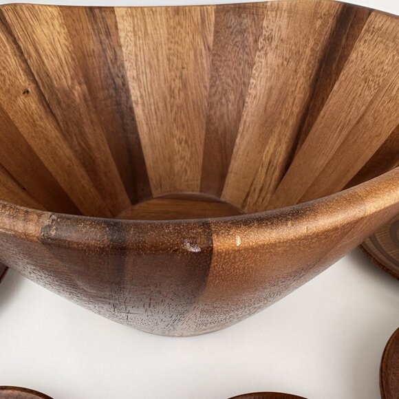 Lipper International Inc. Acacia Wave Large Wooden Salad Bowl & Saucer Plates - Picture 6 of 10